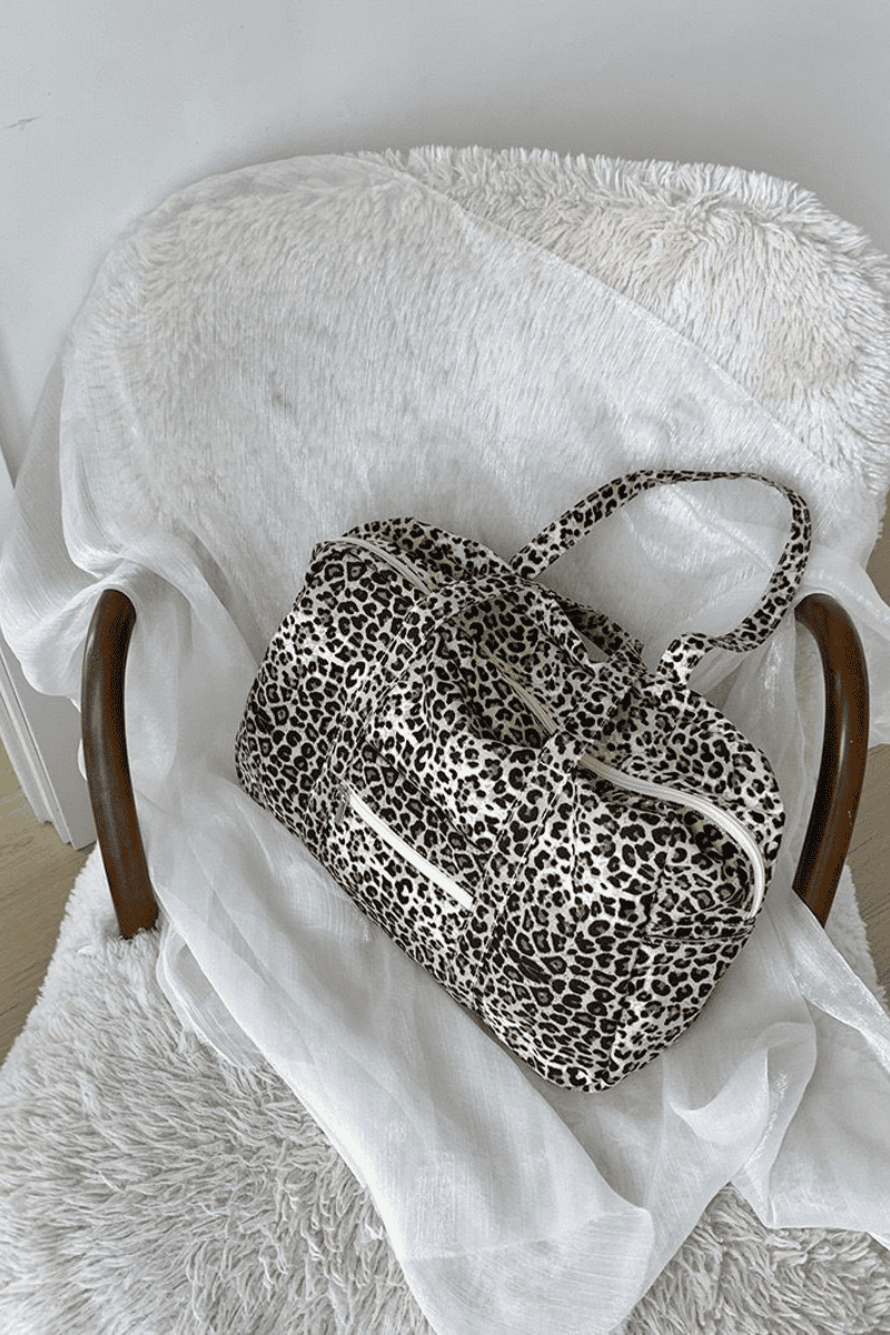 Stylish woman with Leo Travelling Bag – ShineSnugNights getaway style